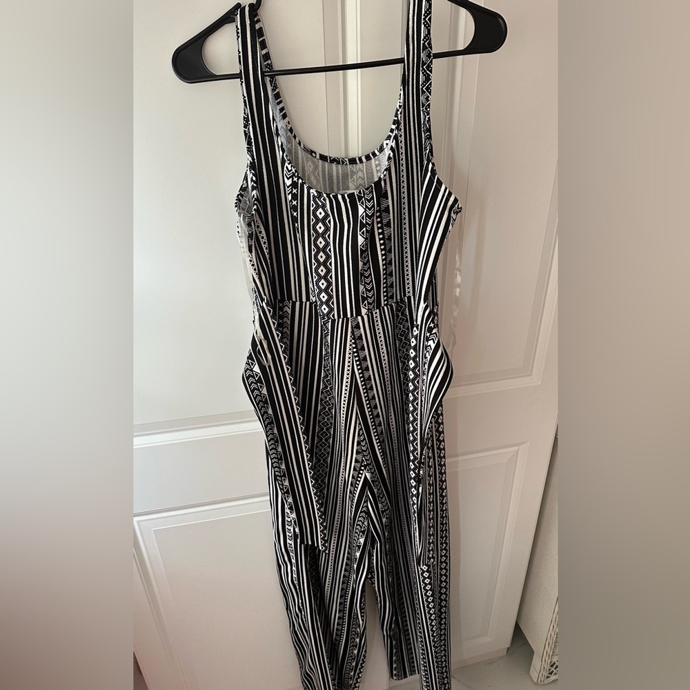 Unbranded- new no tags- wore 1x